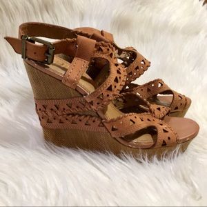 Gianni Bini leather wedge heels size 9